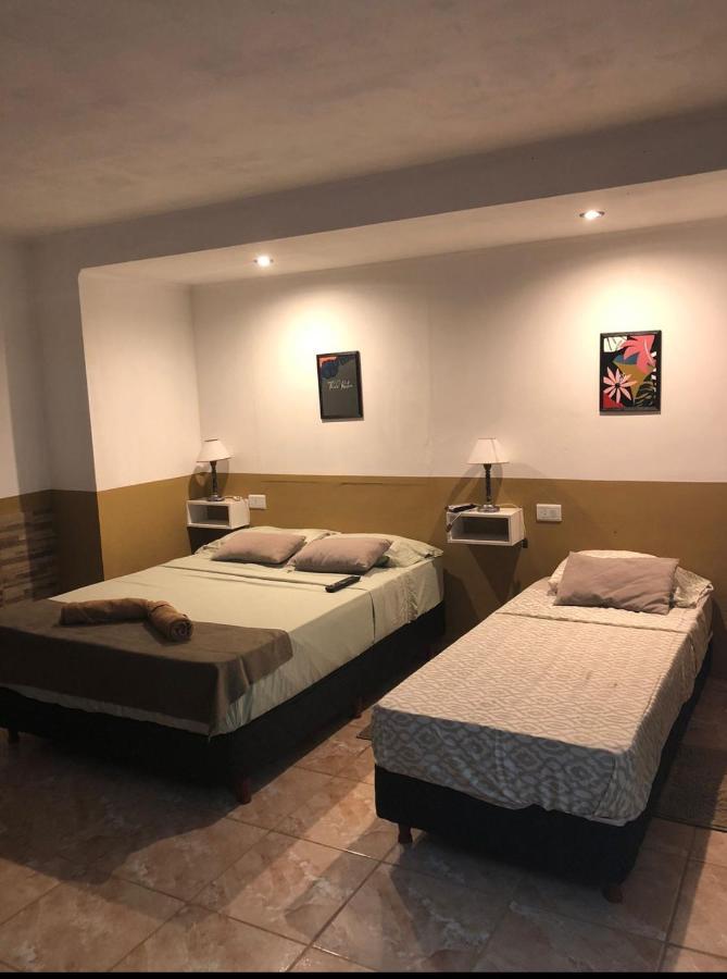 Alojamiento Lili Y Victor Puerto Iguazú Exterior foto